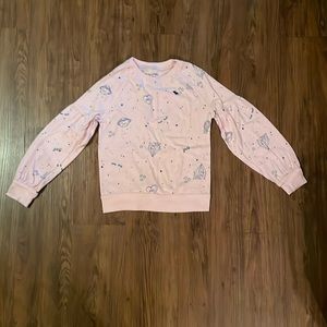 🩵 Abercrombie girls size 7/8 light pink long sleeve t-shirt with cute design!